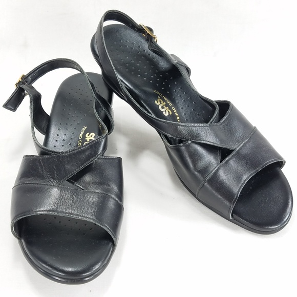 all black tennis shoes mens